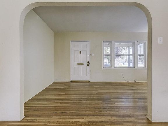5th image of 3016 N Mountain View Ave