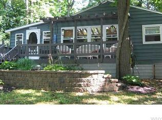 8526 E Lake Rd, Stafford, NY 14143