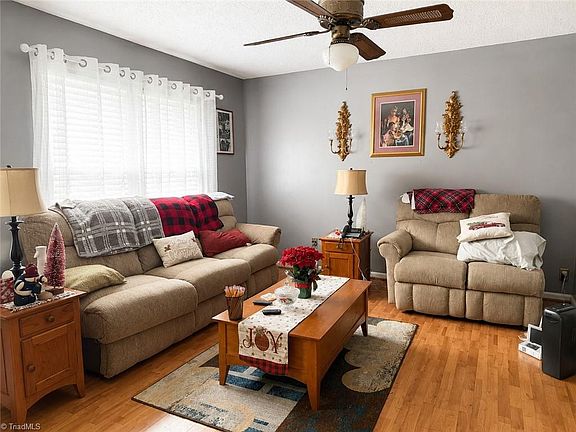 5th image of 212 Bermuda Dr