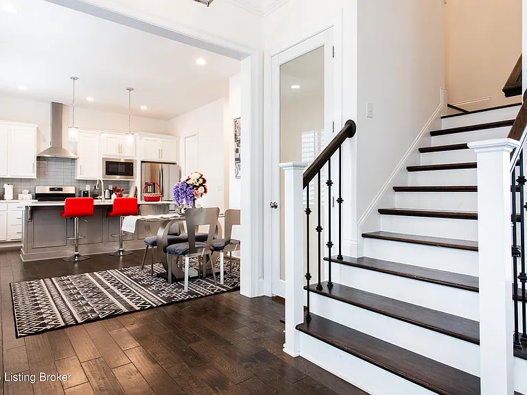 9507 Civic Way — Photo 10