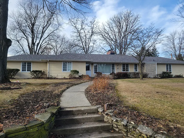 2123 Eileen Rd — Photo 1