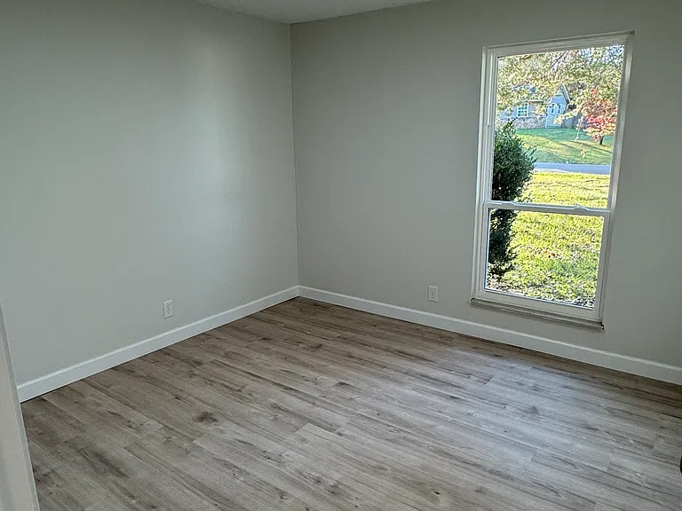 1140 Roswell Rd — Photo 10