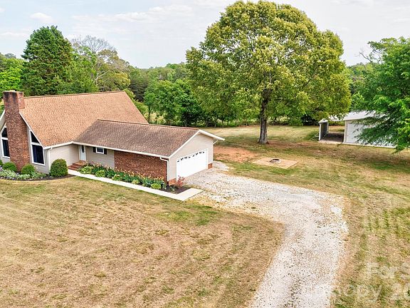 3rd image of 118 Crow Rd