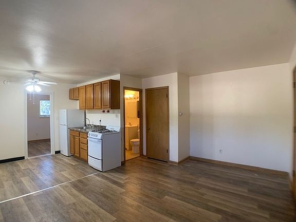 2nd image of 2633 Division St N #6