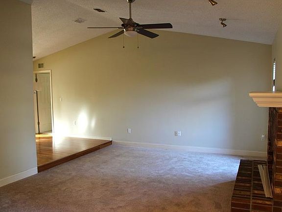 3rd image of 3206 T C U Blvd