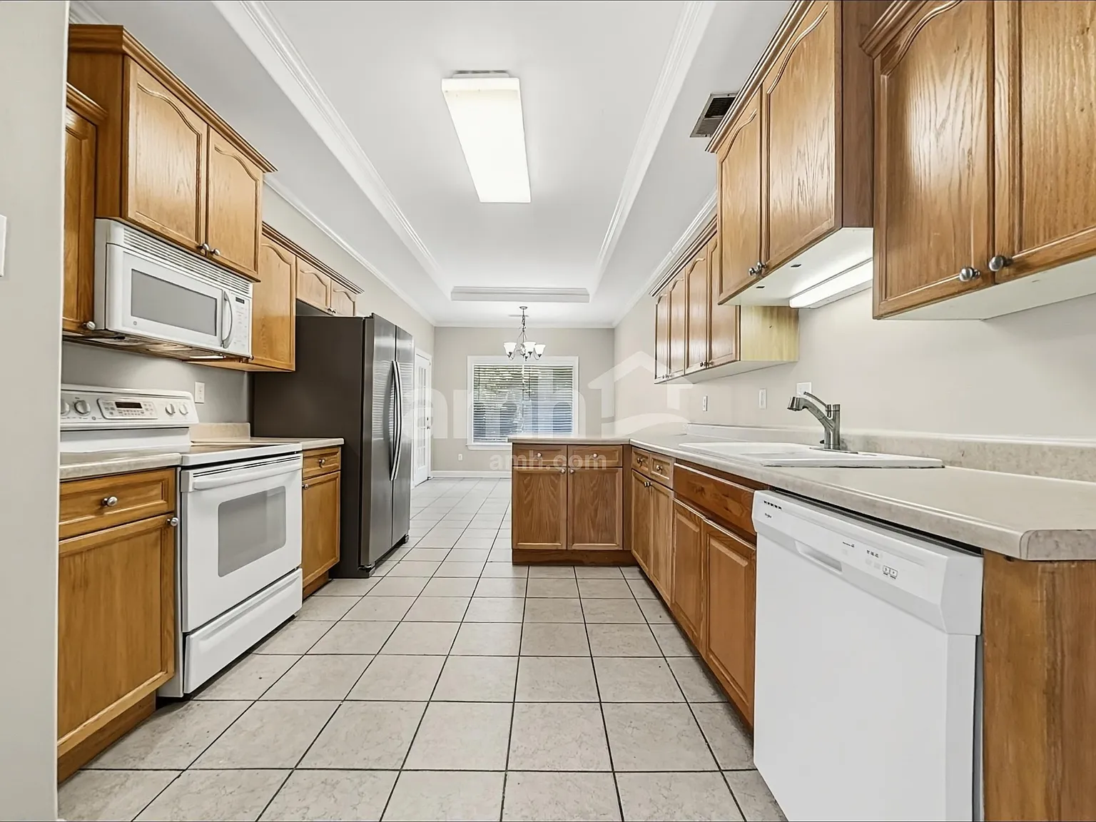 4 bed, 2.5 bath, 2350 sqft, $2,255 — Photo 3