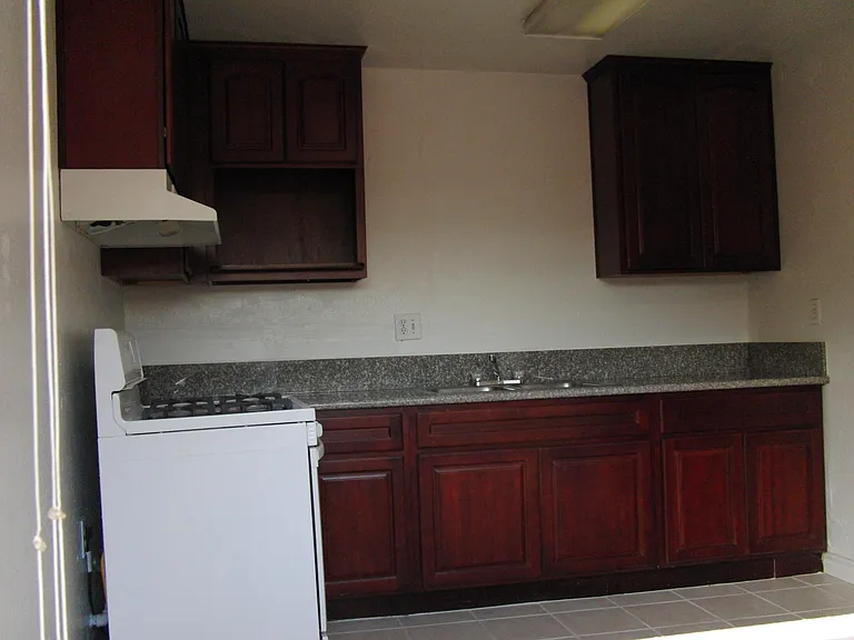 753 S Lark Ellen Ave — Photo 3