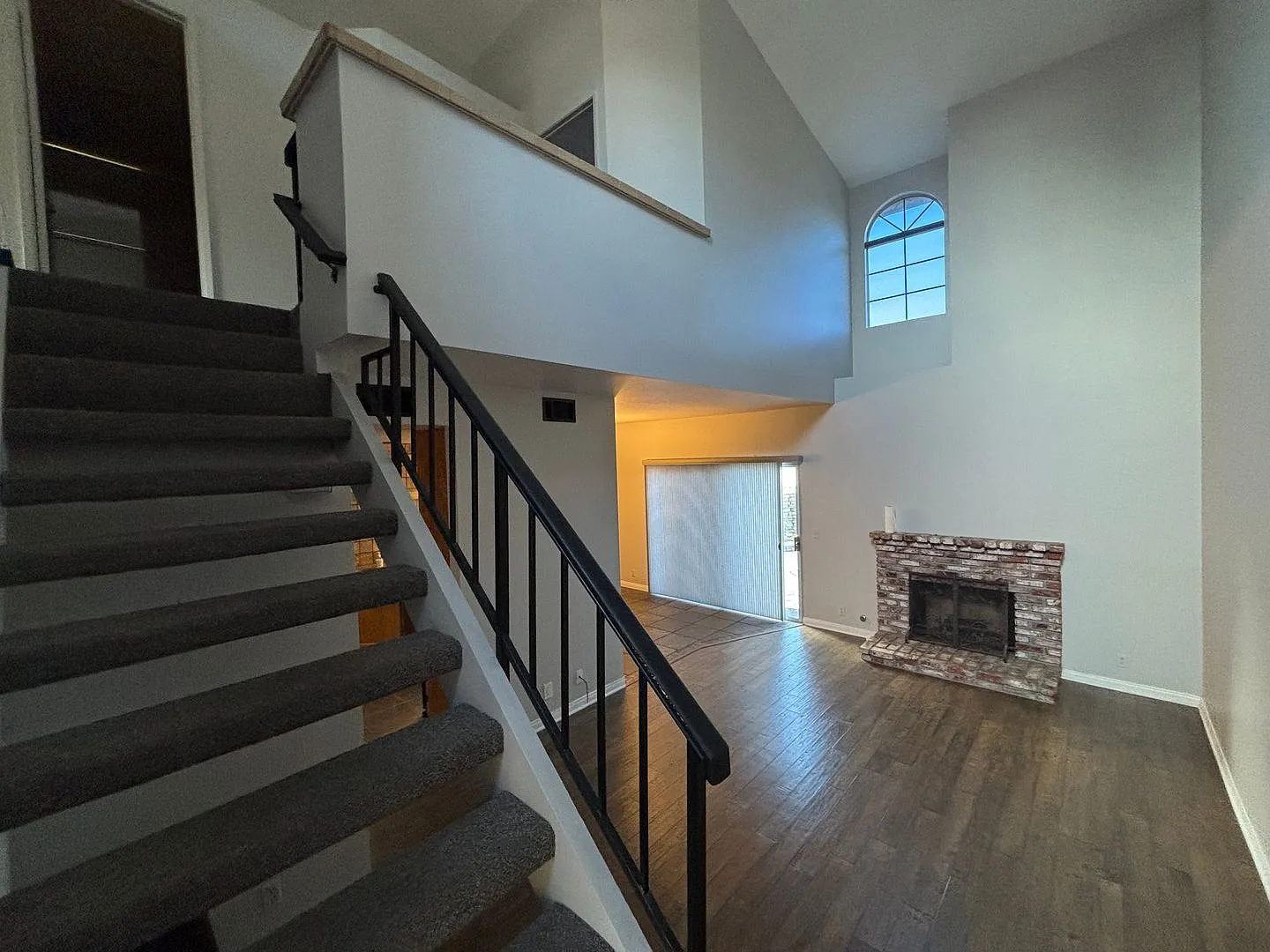 Charming 3-Bedroom Home in the Mountain View Court Community! — Photo 2