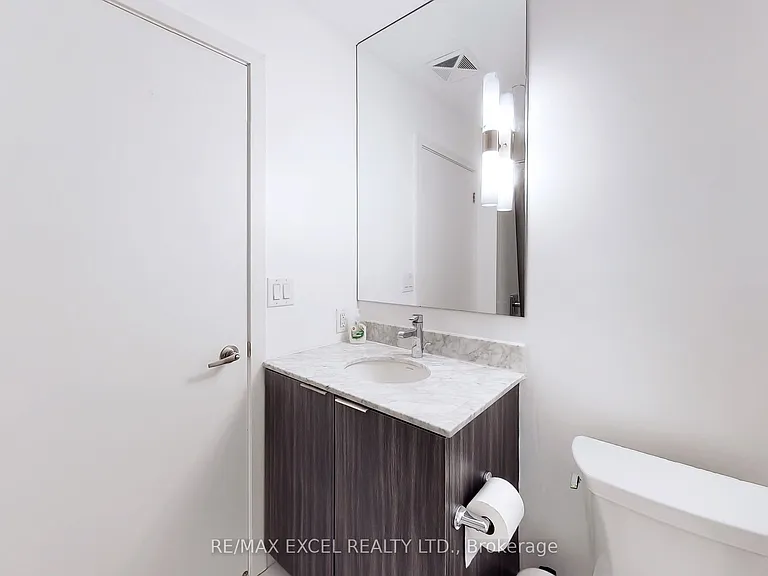 955 Bay St #404 — Photo 15
