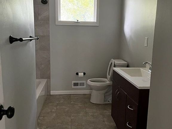 5th image of 440 N Hardesty Ave #820828
