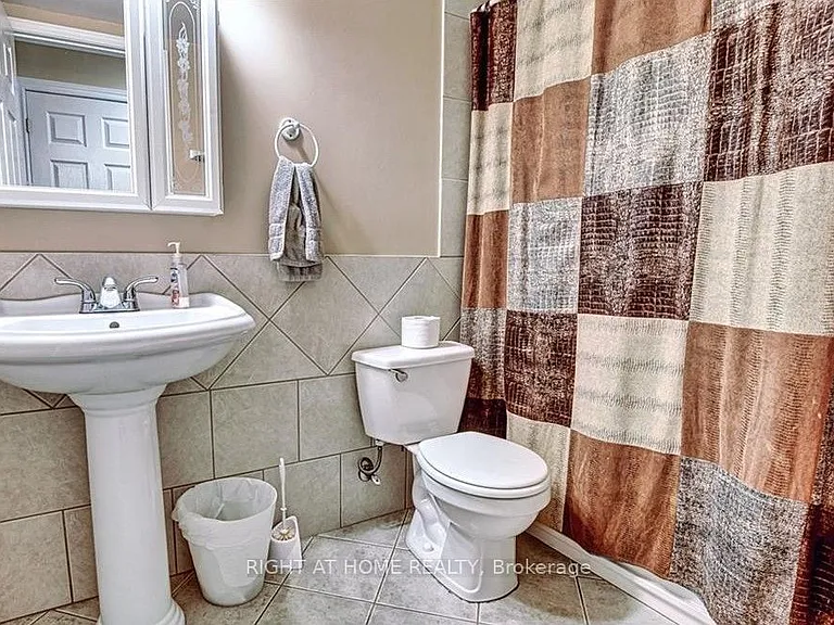 47 Jackson Ct W — Photo 7
