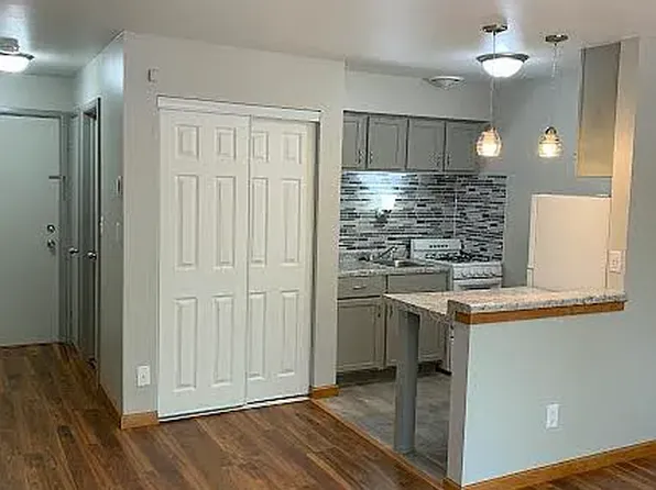 Bayview Howell Apartments, 2345 S Howell Ave #2b07957b7, Milwaukee, WI 53207