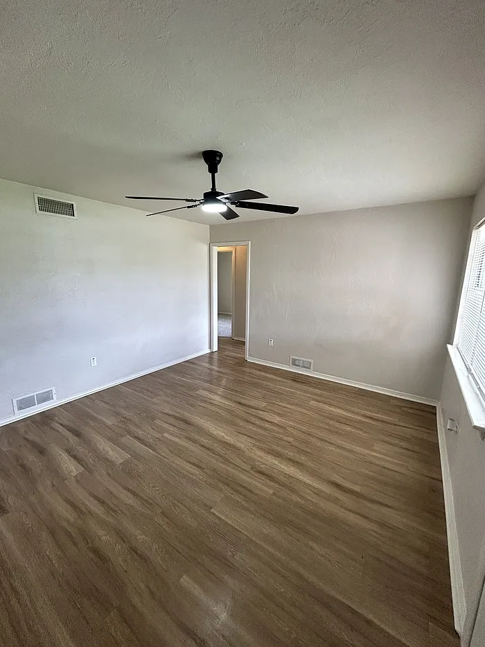 4 bed, 1.0 bath, 1316 sqft, $1,450 — Photo 4