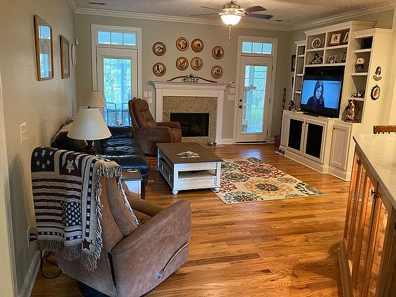 Living area arrangement #2