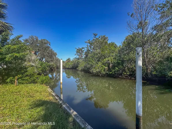 5362 Felker Dr, Weeki Wachee, FL 34607