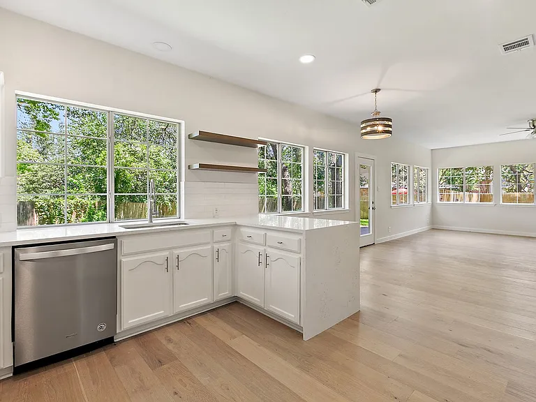 3811 Standfield Ct — Photo 8