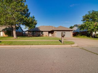 520 Rolling Hills Ter, Edmond, OK 73012