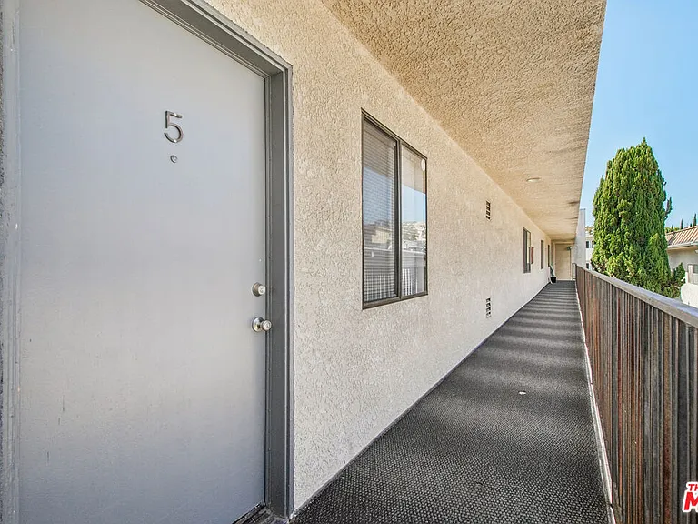 11924 Mayfield Ave #5 — Photo 17