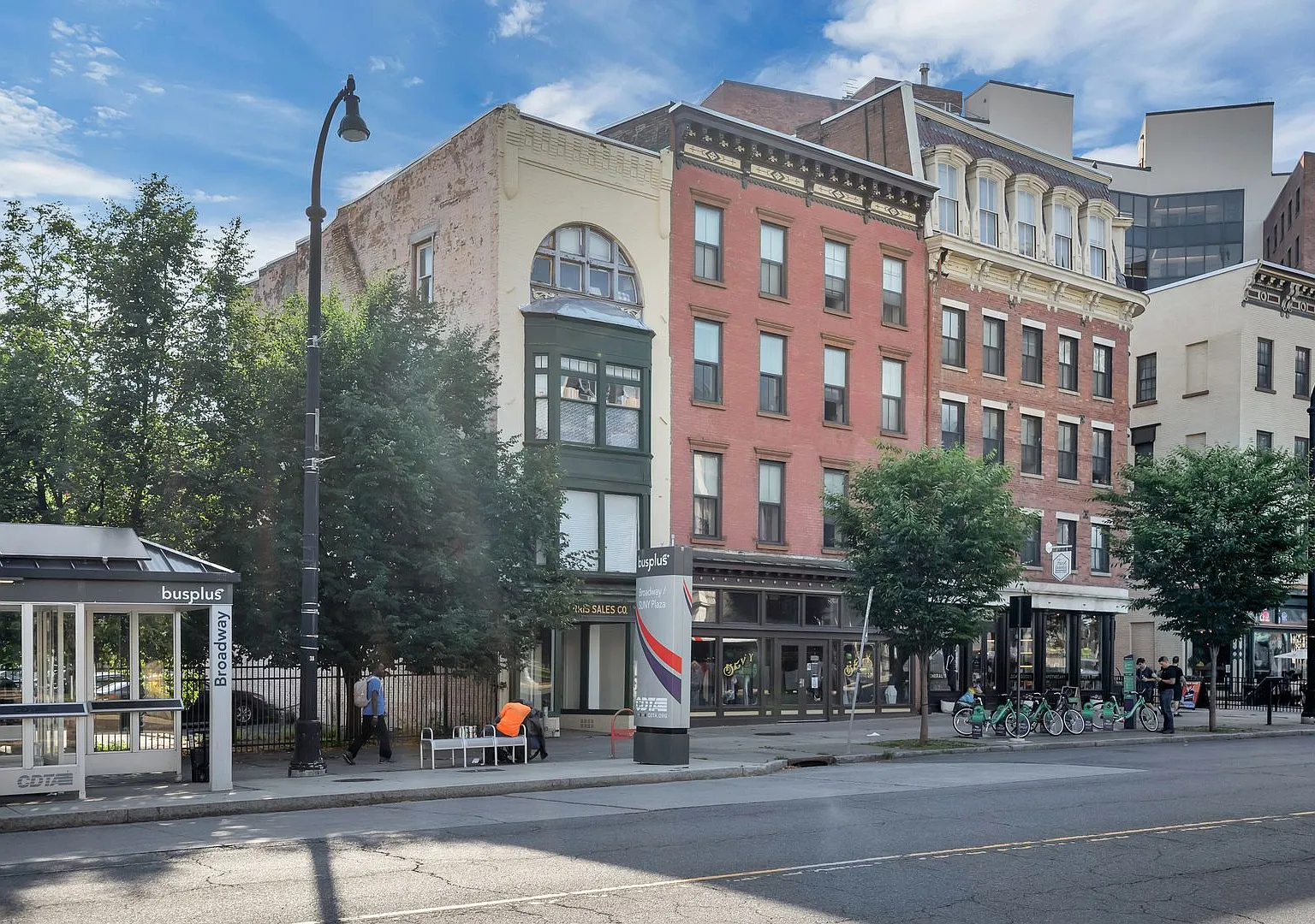 402 Broadway — Photo 1