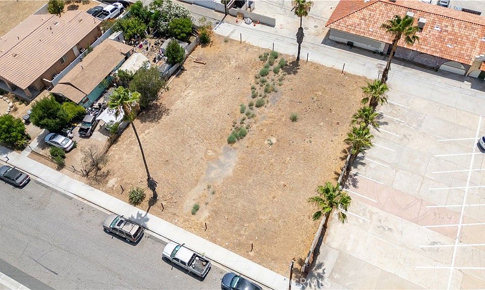 1st image of 125 E 10th St Lot 4