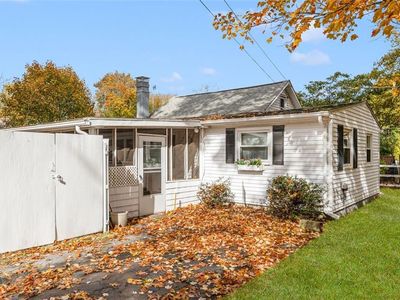 375 Namquid Dr, Warwick, RI, 02888
