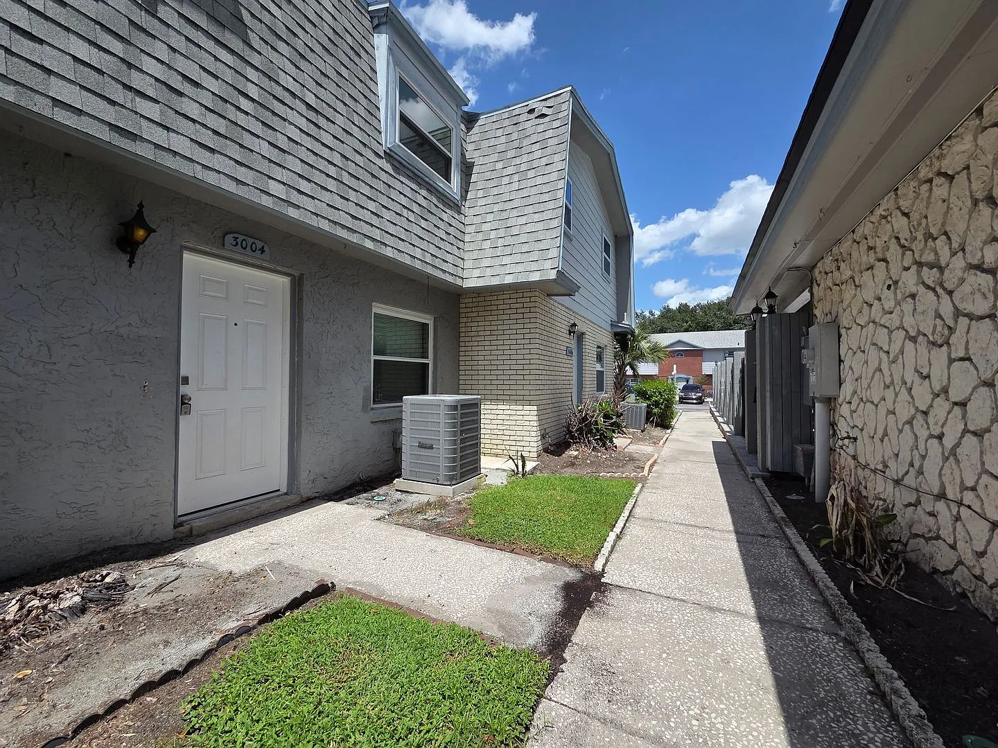 2 bed, 2.5 bath, 1079 sqft, $1,300 — Photo 3