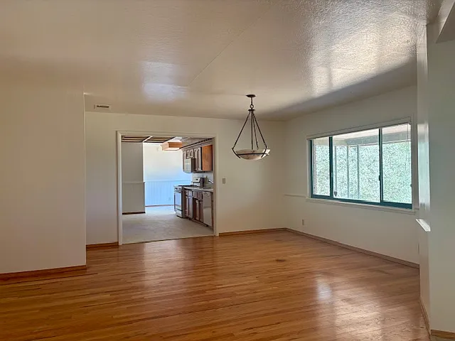 1900 Meadowbrook Dr — Photo 5
