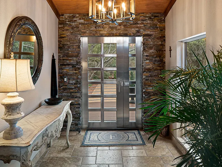123 Foothills South Dr — Photo 3