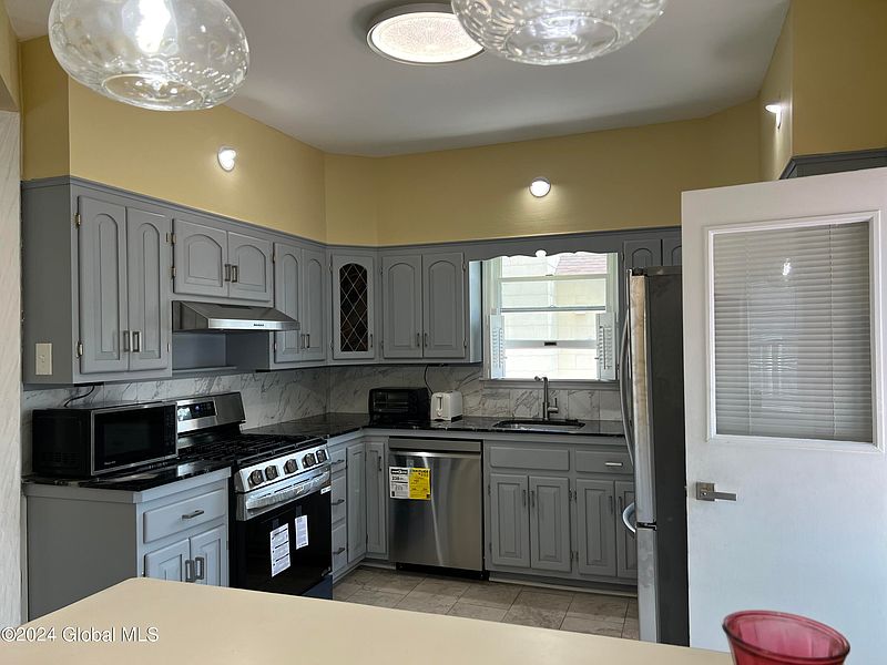 5th image of 22 Spruce Street