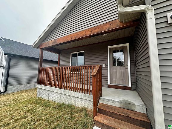 4th image of 5323 Laurel Ave