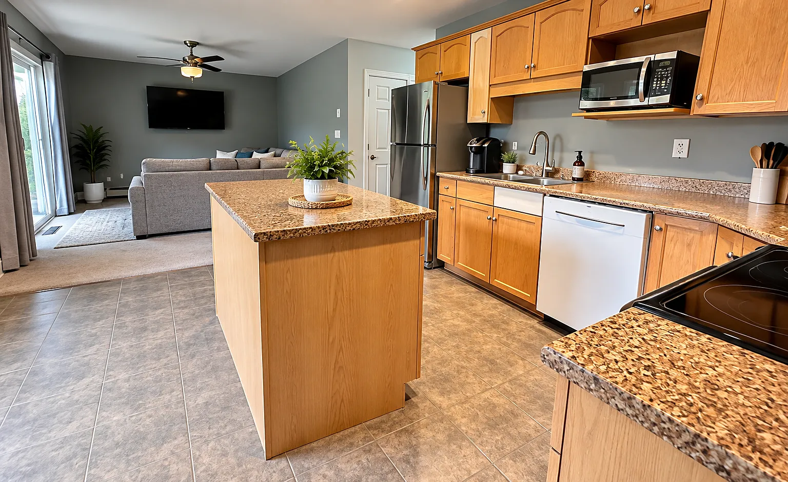 4 bed, 2.5 bath, 1800 sqft, $3,400 — Photo 4