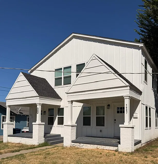 1607 NW 12th St — Photo 1