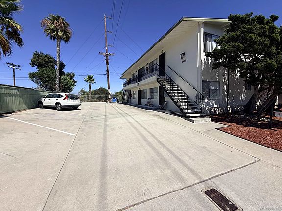 5th image of 4495 Clairemont Dr