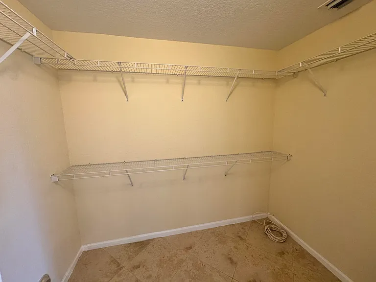 898 Tulip Cir — Photo 23