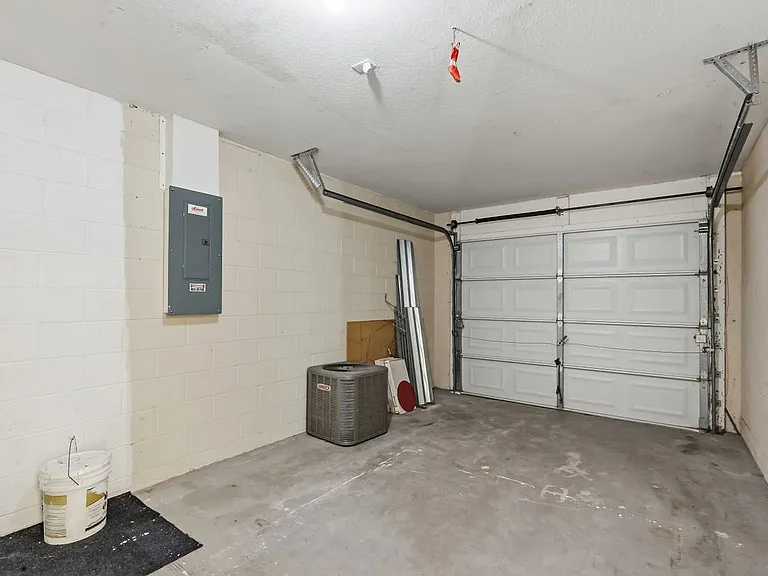 913 Canton Ave — Photo 35