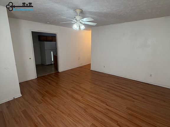 3rd image of 211 E Eagle Cir #211