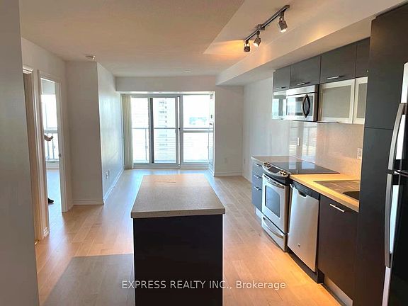 4th image of 386 Yonge St #2605