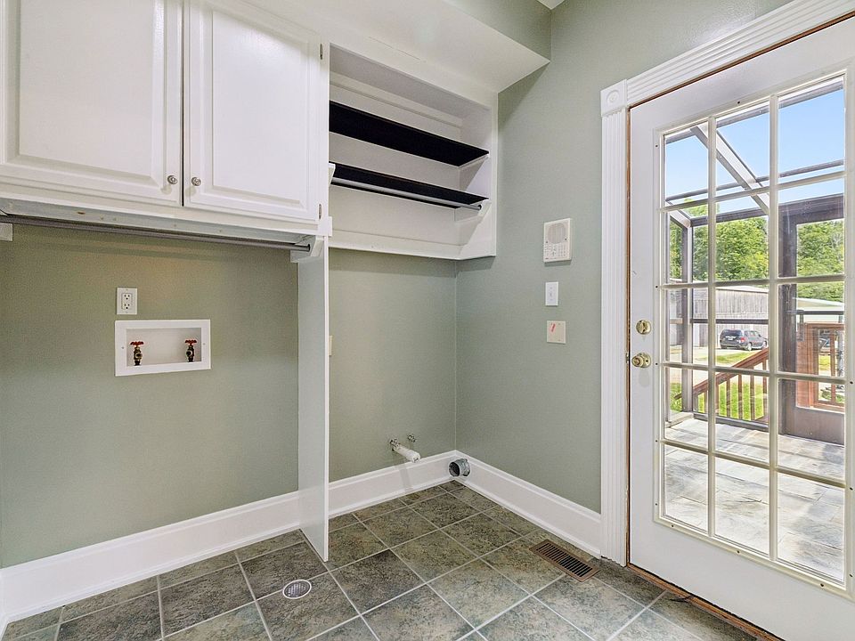 28th image of 1374 Peter Pond Rd