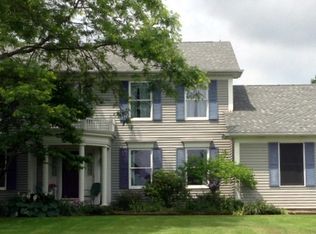 19098 Ridgeview Dr, Chagrin Falls, OH 44023