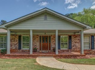 6189 Crestview Dr SE, Covington, GA 30014