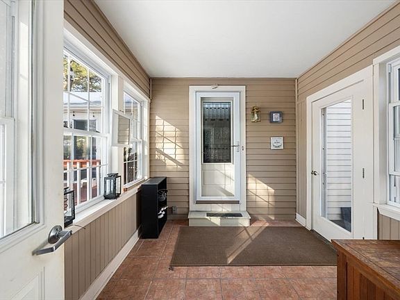 5th image of 25 Pine Ridge Dr