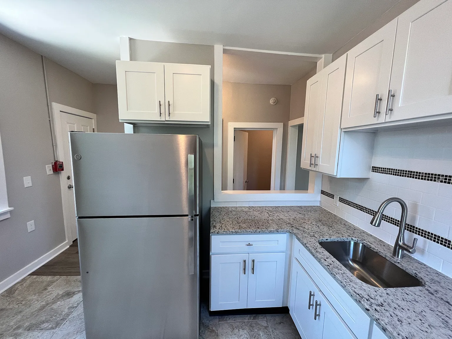 1 bed, 800 sqft, $1,350 — Photo 2