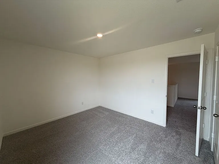 2210 Meadow Park Dr — Photo 20