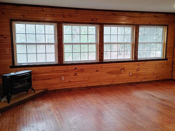 4th image of 45492 Woodlawn Dr