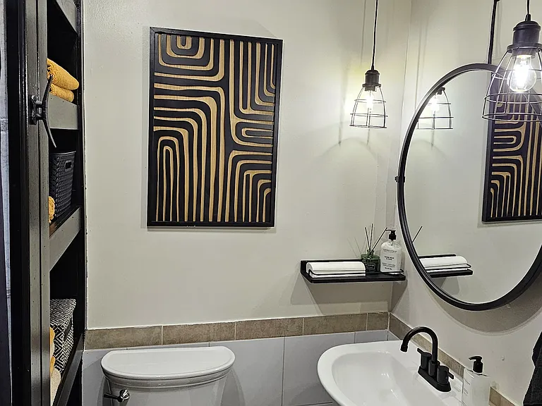 Bathroom 02