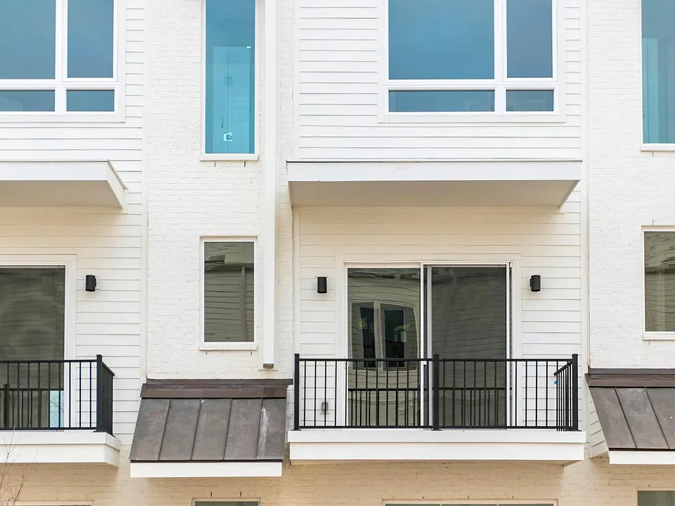333 Douglas Ave #2
