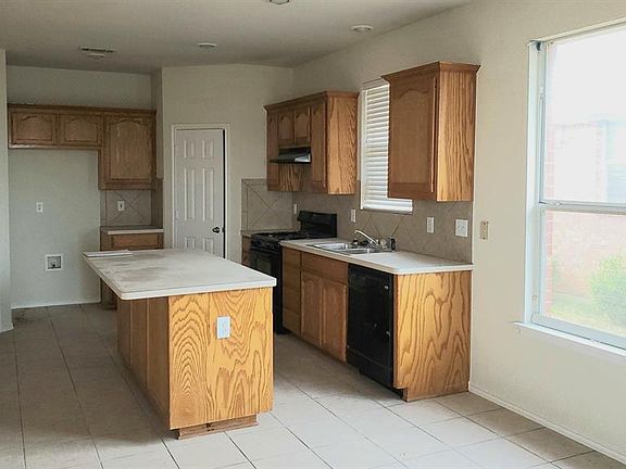 4th image of 729 Crownpoint Ct