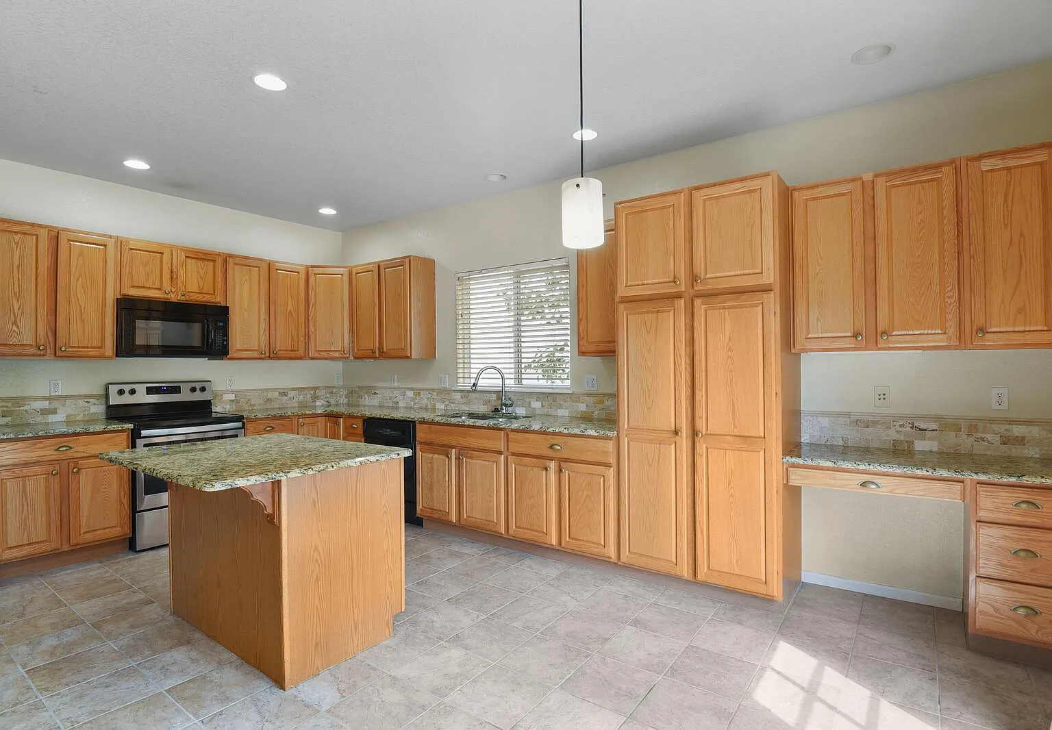 20734 E Peakview Pl — Photo 3