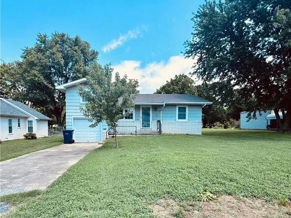 404 E 4th St, Baxter Springs, KS 66713