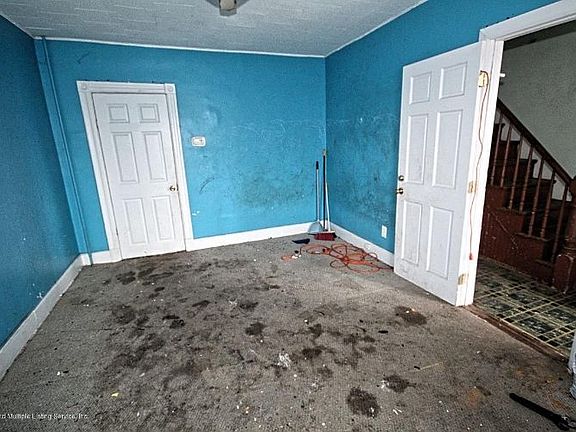 3rd image of 139 Eaton Pl